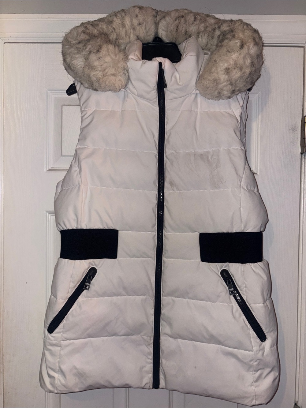 Michael Kors White Quilted Puffer Vest with Faux-Fur Trim and Logo Waistband